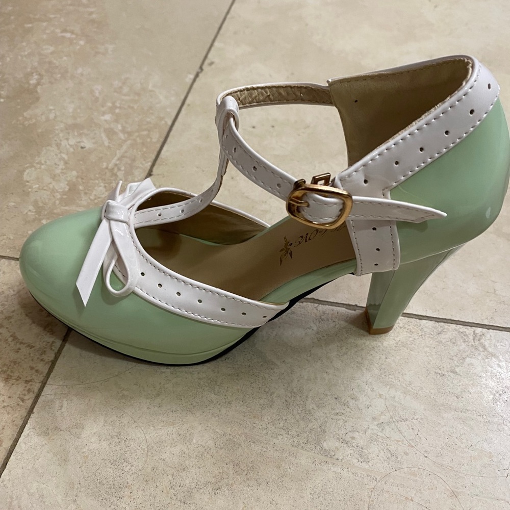 Pixie Cove mint green pump shoes with bow